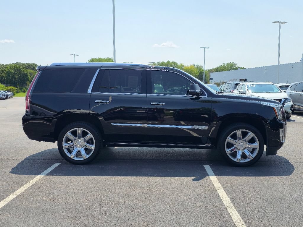 Certified 2020 Cadillac Escalade Premium Luxury AWD/4WD image 5
