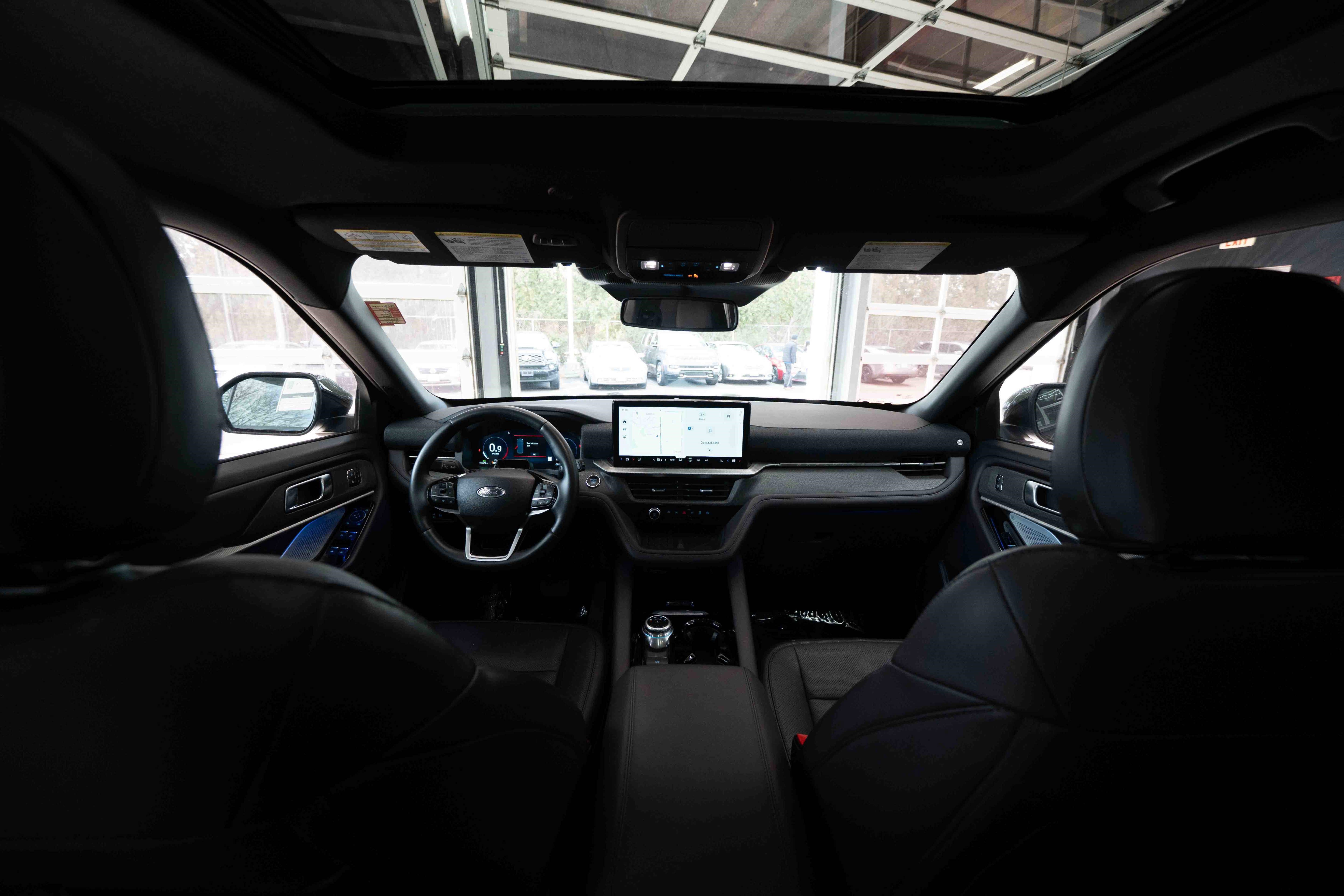 Used 2025 Ford Explorer Platinum w/ LUX Leather Package image 19