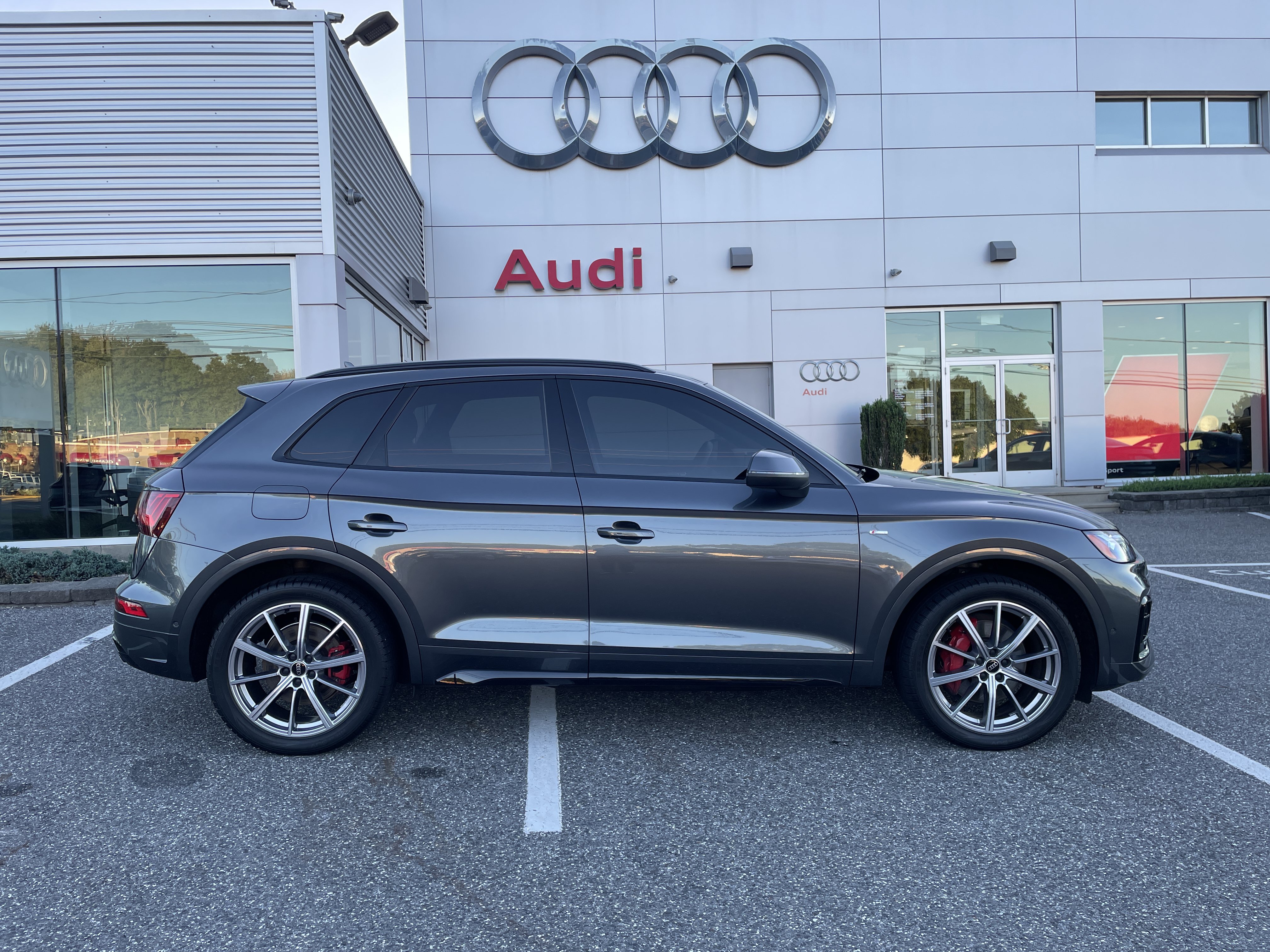 Certified 2024 Audi Q5 e Prestige AWD/4WD image 3