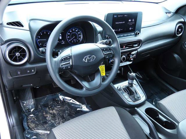Used 2023 Hyundai Kona SE image 2