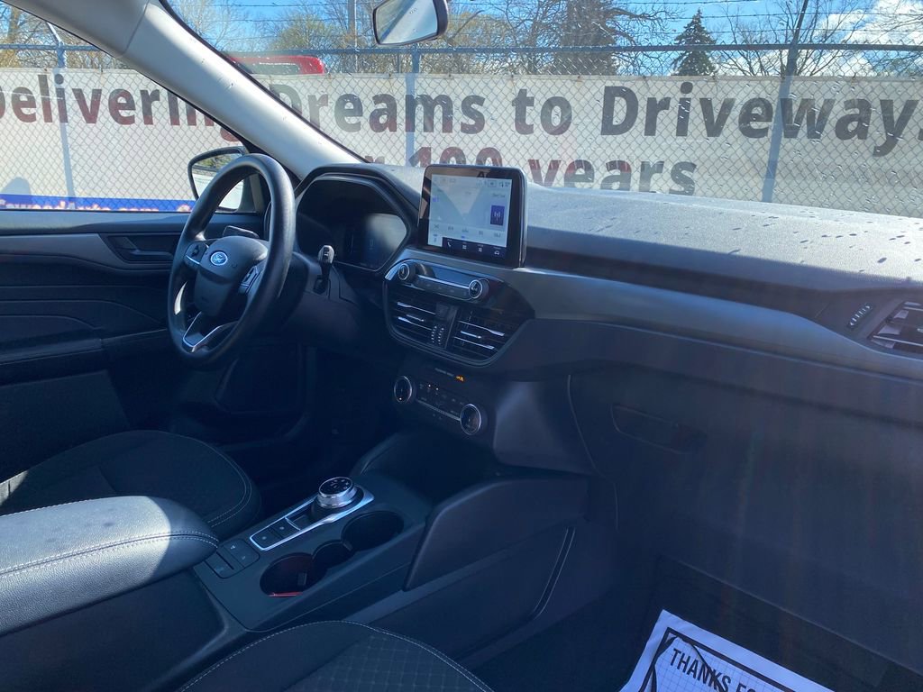 Used 2025 Ford Escape Active AWD/4WD image 17