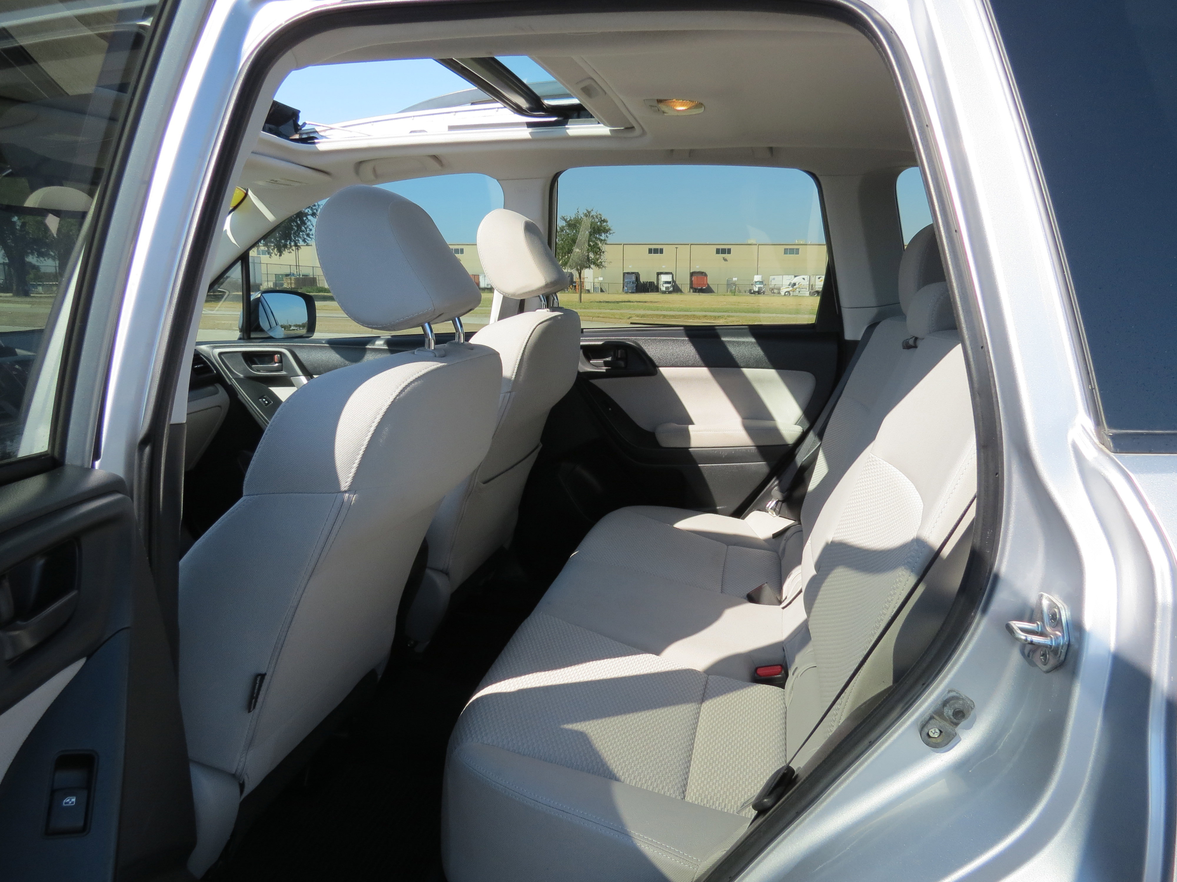 Used 2015 Subaru Forester 2.5i Premium w/ All-Weather Package AWD/4WD image 29
