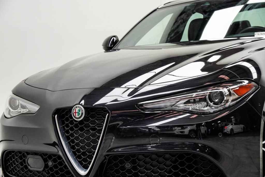 Used 2023 Alfa Romeo Giulia Ti image 2