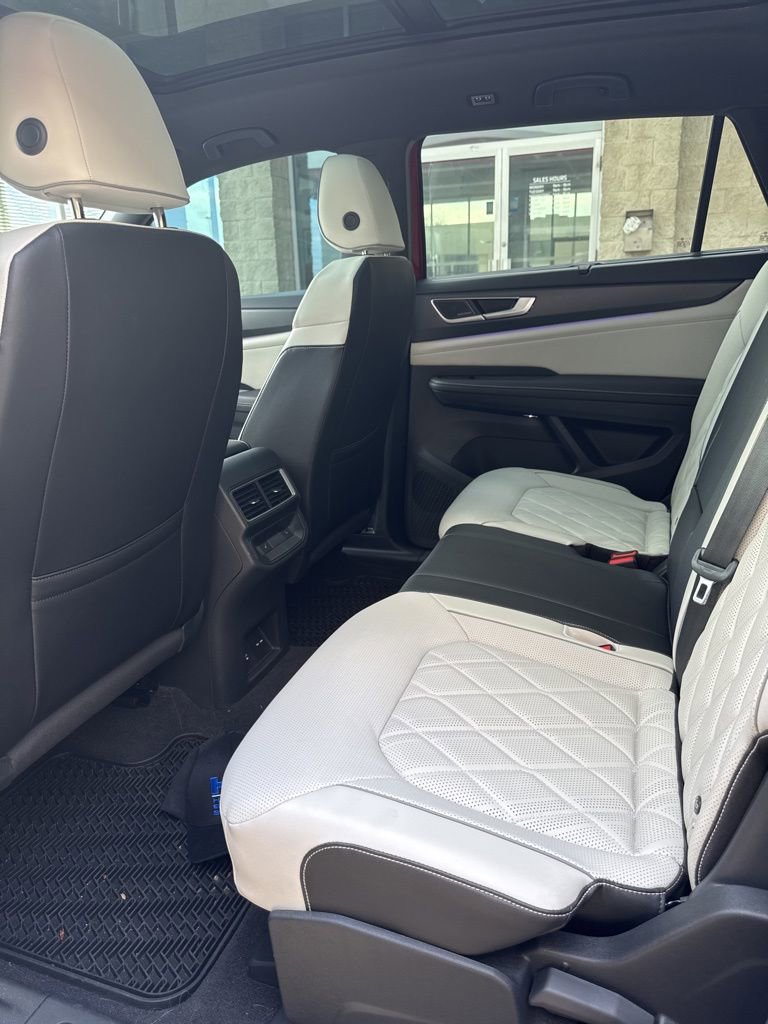 Used 2024 Volkswagen Atlas Cross Sport SEL Premium R-Line image 8