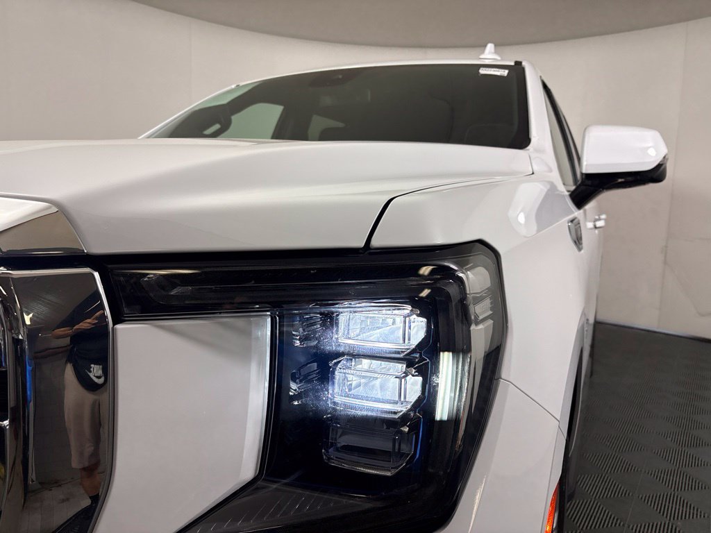 Used 2024 GMC Yukon SLT w/ SLT Luxury Package RWD image 9