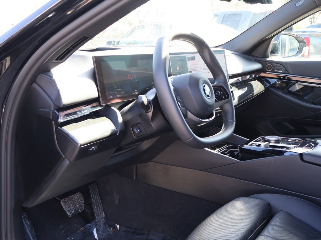 Used 2025 BMW i5 xDrive40 w/ Premium Package image 29