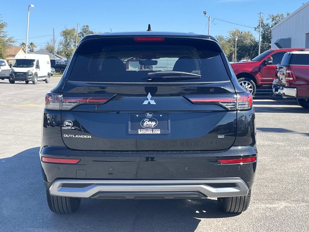 New 2026 Mitsubishi Outlander SE FWD image 3