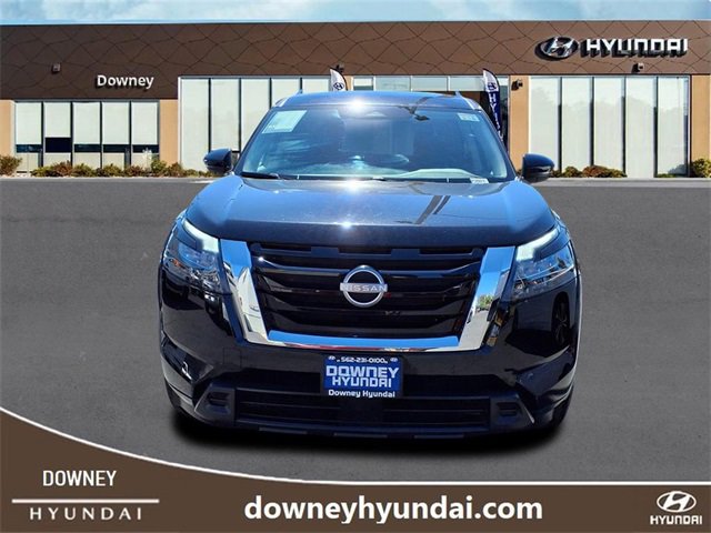 Used 2024 Nissan Pathfinder SV image 2