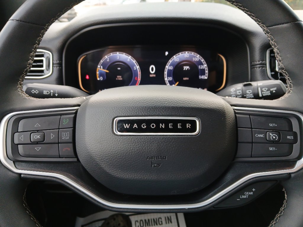 Used 2024 Jeep Wagoneer L Base image 40