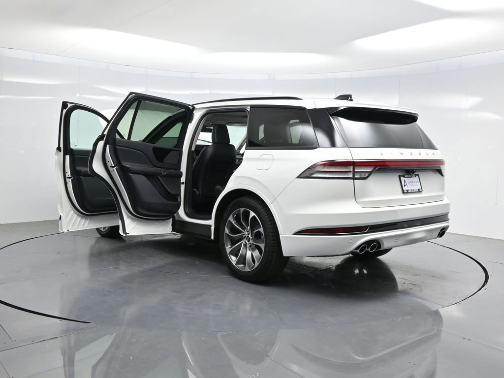 Used 2025 Lincoln Aviator 2WD w/ Jet Appearance Package image 39