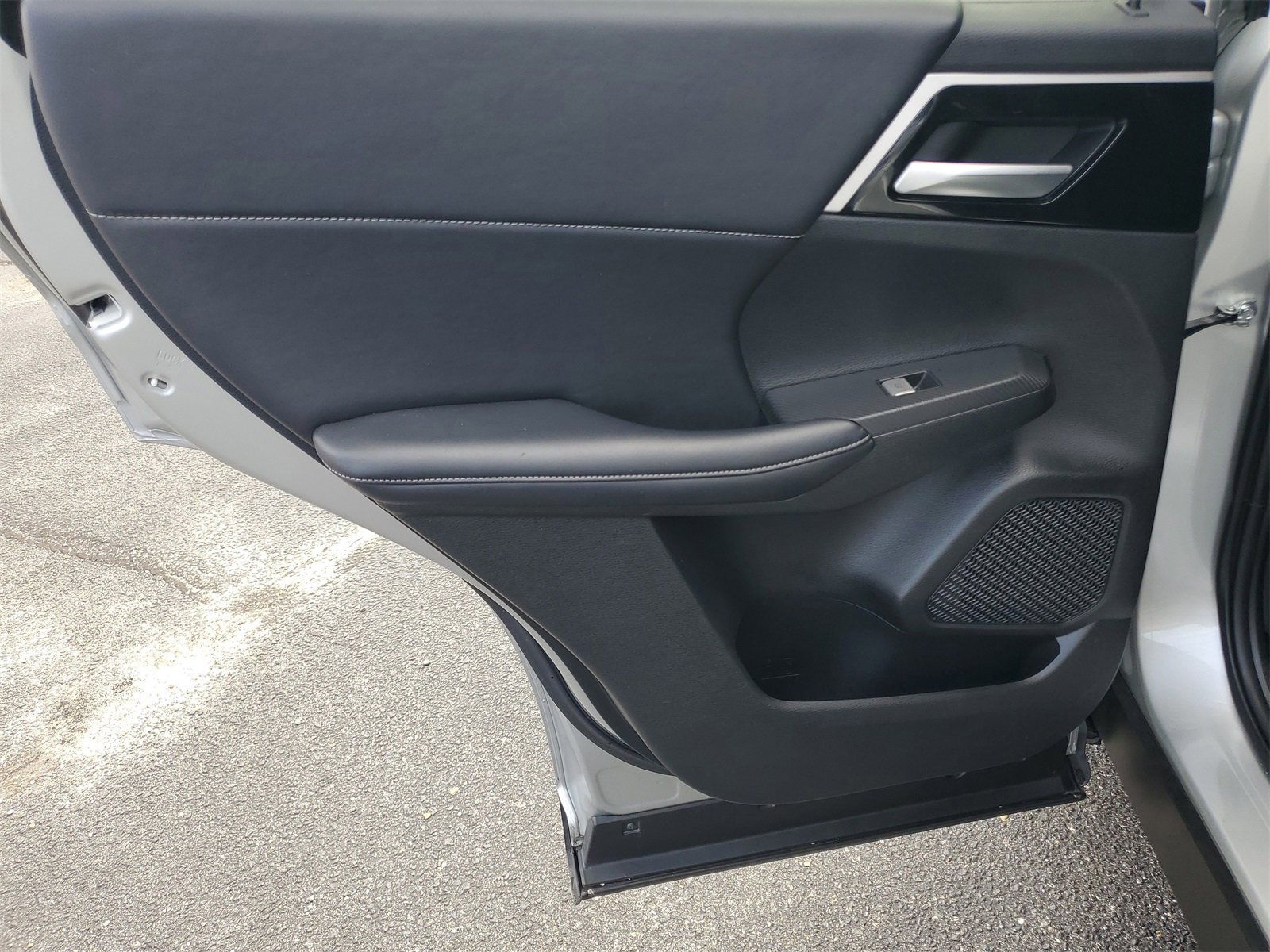 Used 2024 Mitsubishi Outlander SE image 24