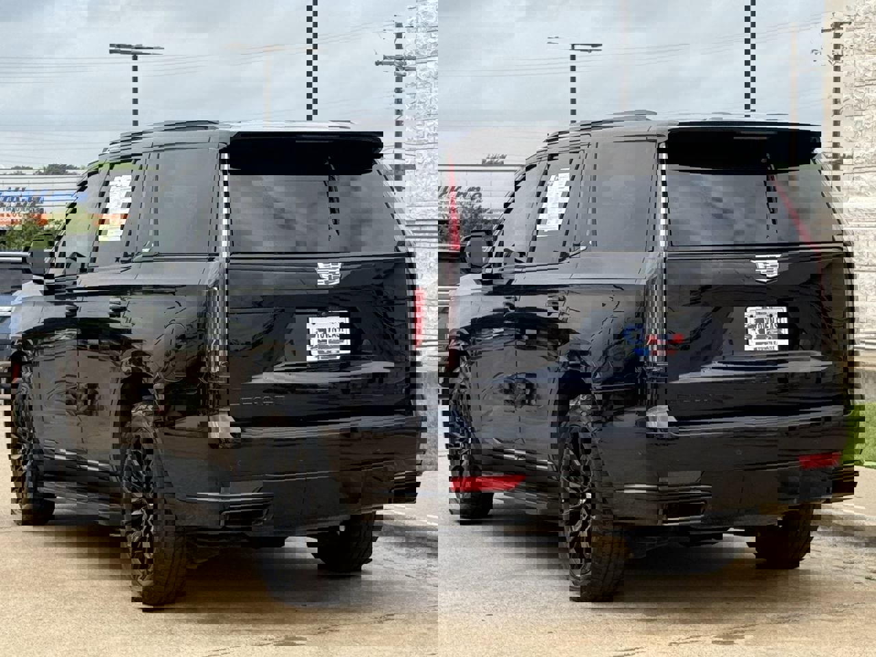 Used 2023 Cadillac Escalade Sport Platinum w/ LPO, ONYX Package image 5