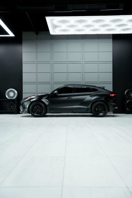 Used 2021 Lamborghini Urus AWD/4WD image 23