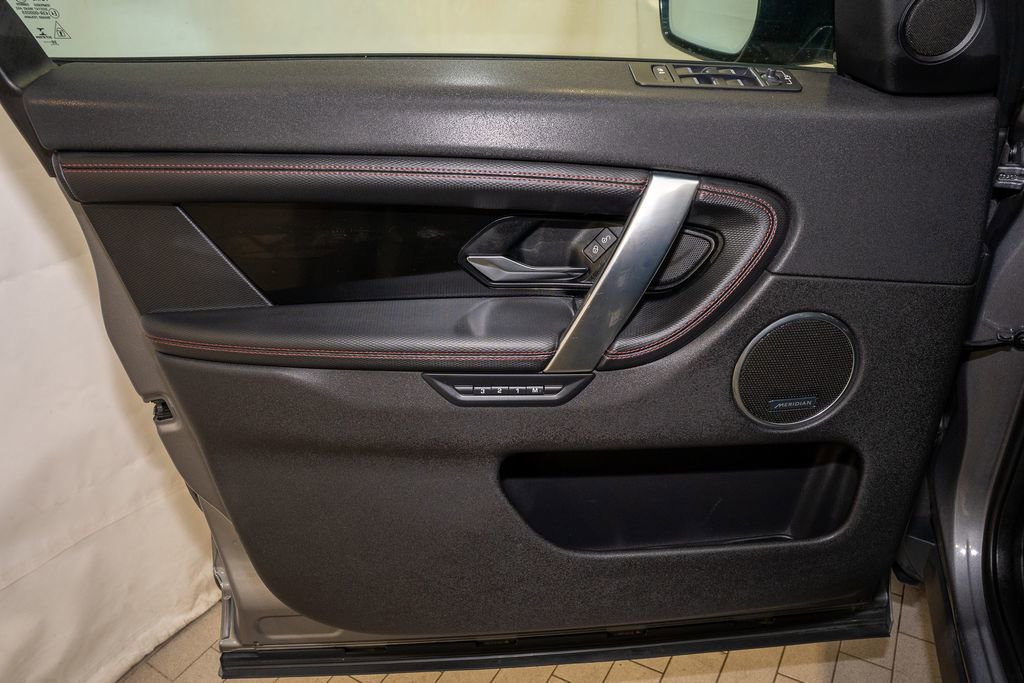 Used 2020 Land Rover Discovery Sport SE R-Dynamic image 13