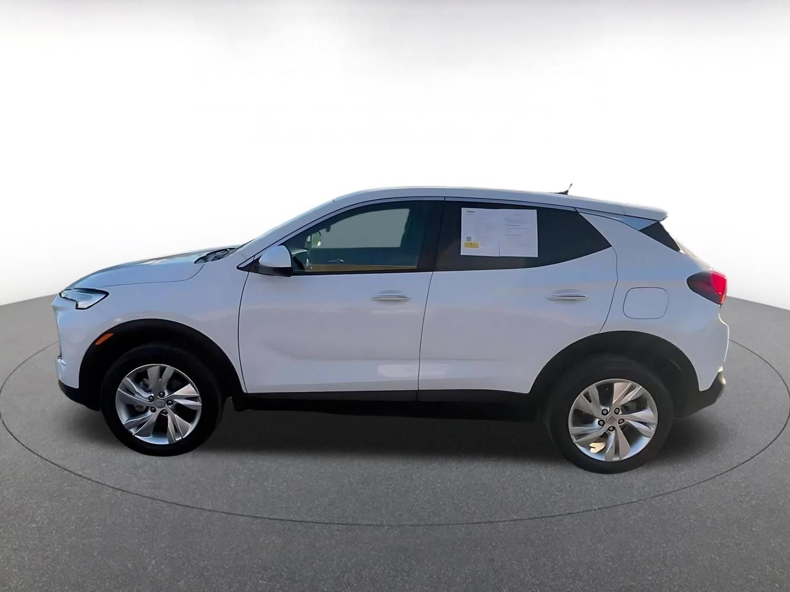 Used 2025 Buick Encore GX Preferred AWD/4WD image 9