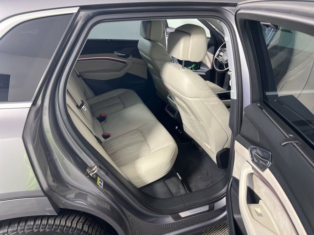 Used 2019 Audi e-tron Prestige w/ Prestige Package image 30