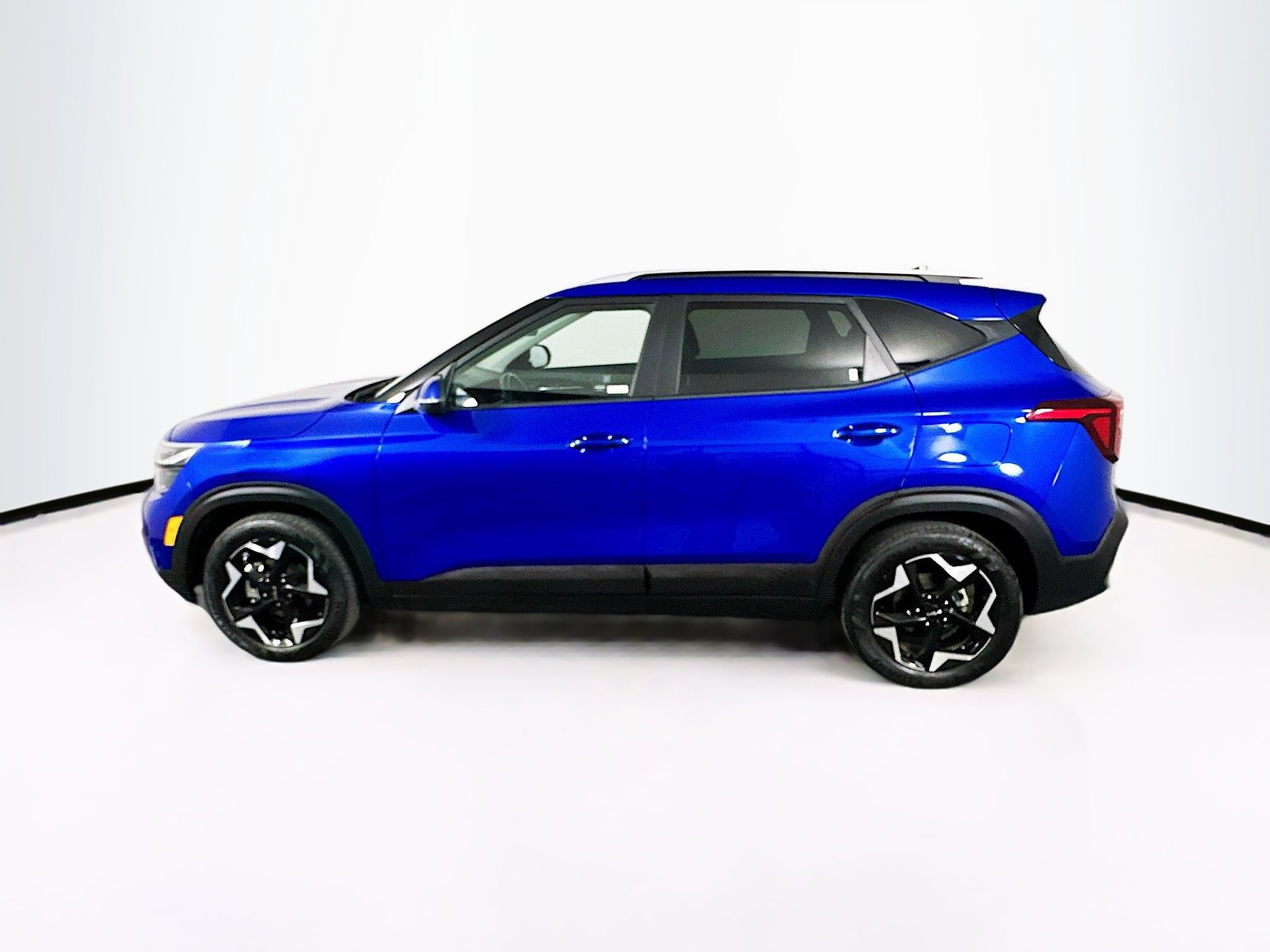 Used 2025 Kia Seltos S FWD image 4