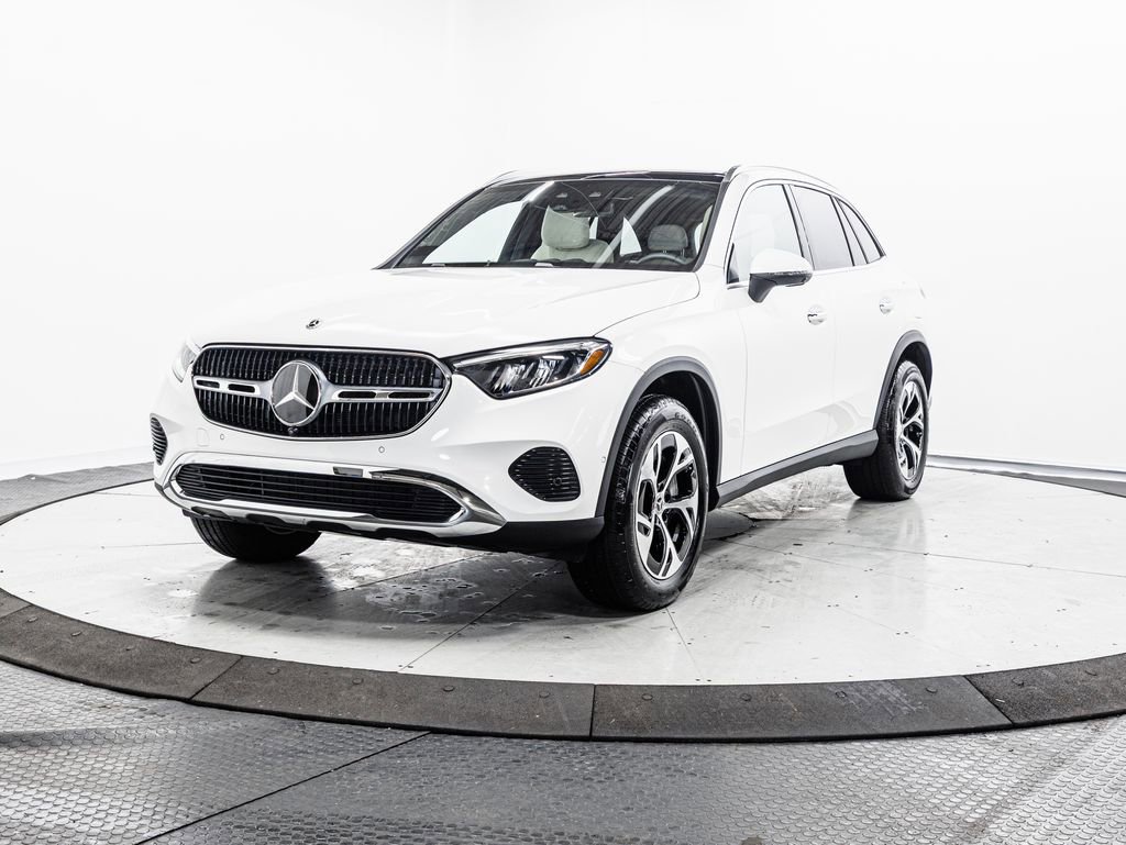 Used 2026 Mercedes-Benz GLC 350e 4MATIC image 3