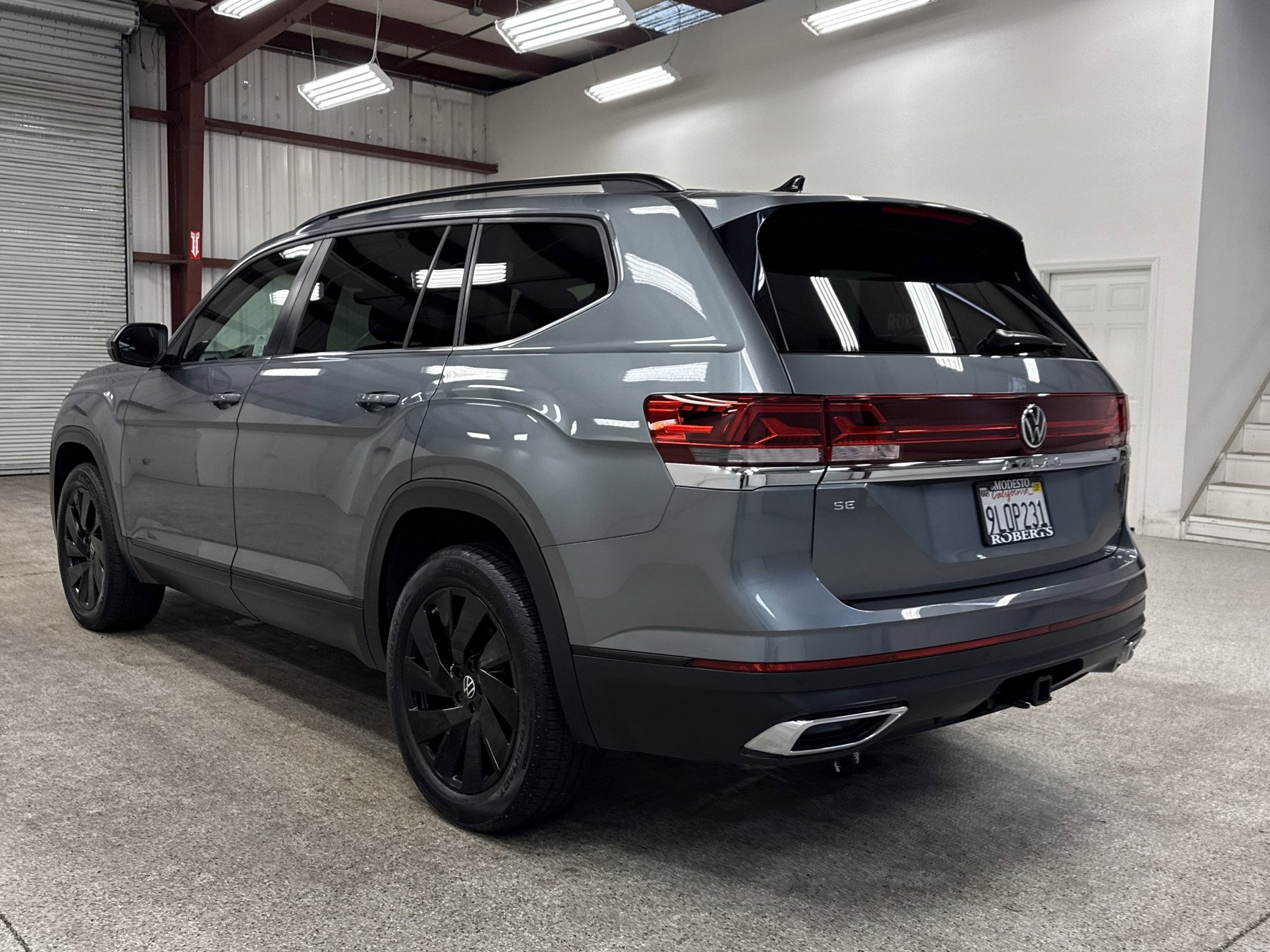 Used 2024 Volkswagen Atlas SE w/ Black Wheel Package image 17