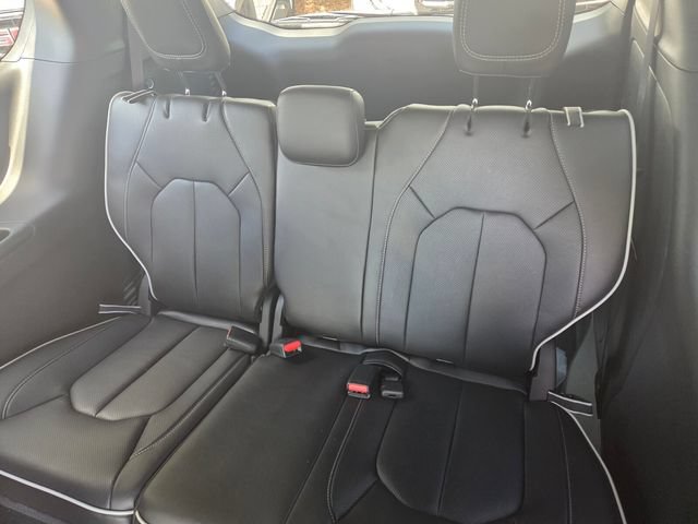 New 2027 Chrysler Pacifica Limited w/ S Appearance Package FWD image 7