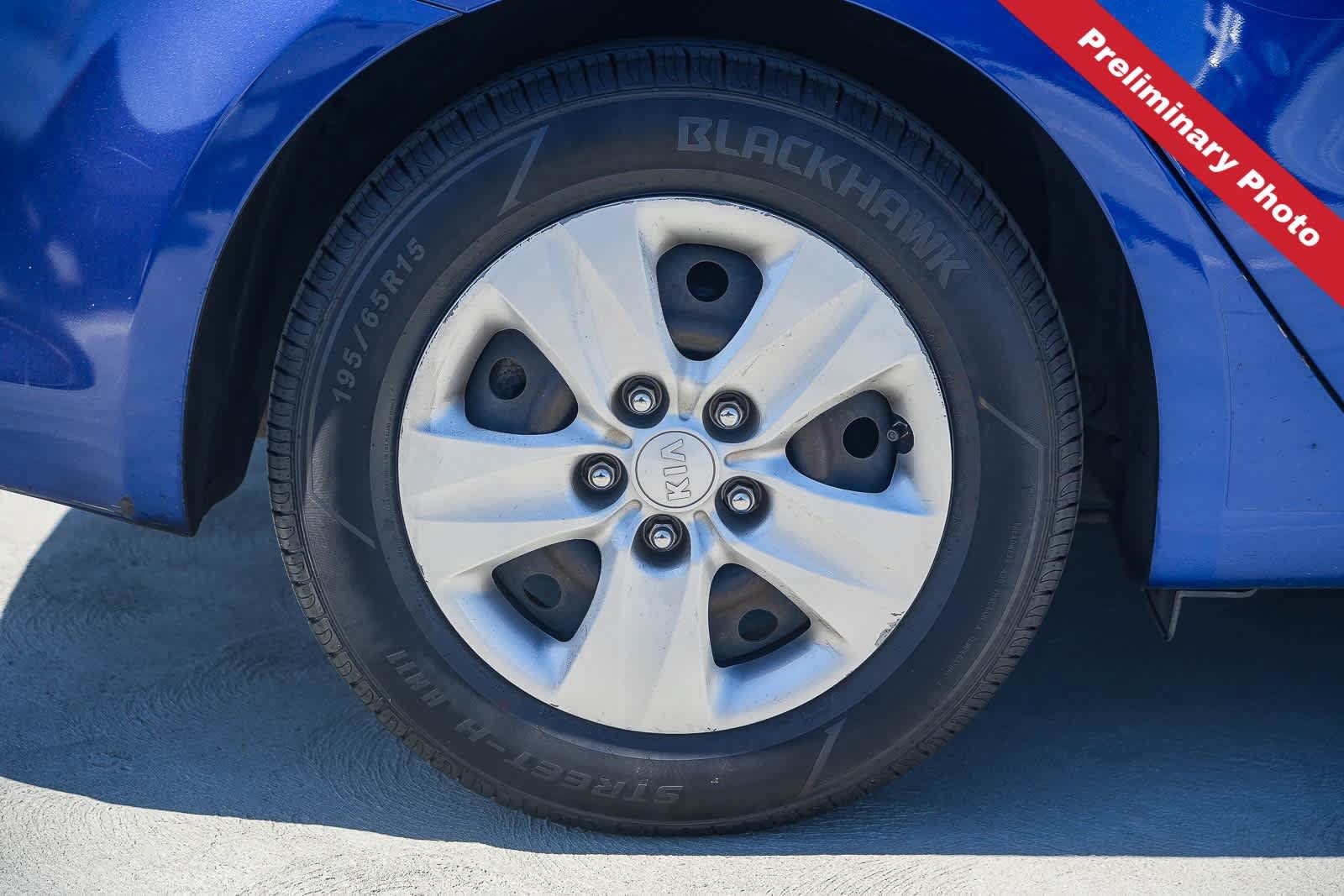 Used 2017 Kia Forte LX FWD image 7