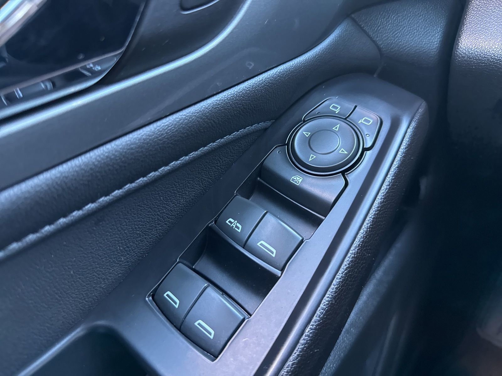 Used 2023 Chevrolet Traverse LT w/ Rear Camera Mirror Package image 40