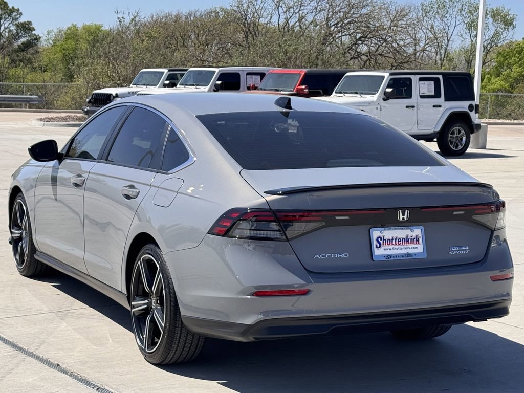 Used 2025 Honda Accord Sport image 4