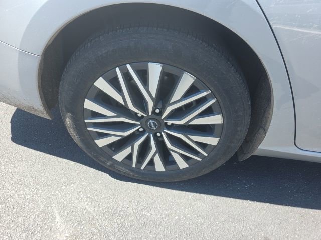 Used 2024 Nissan Altima 2.5 SV image 9