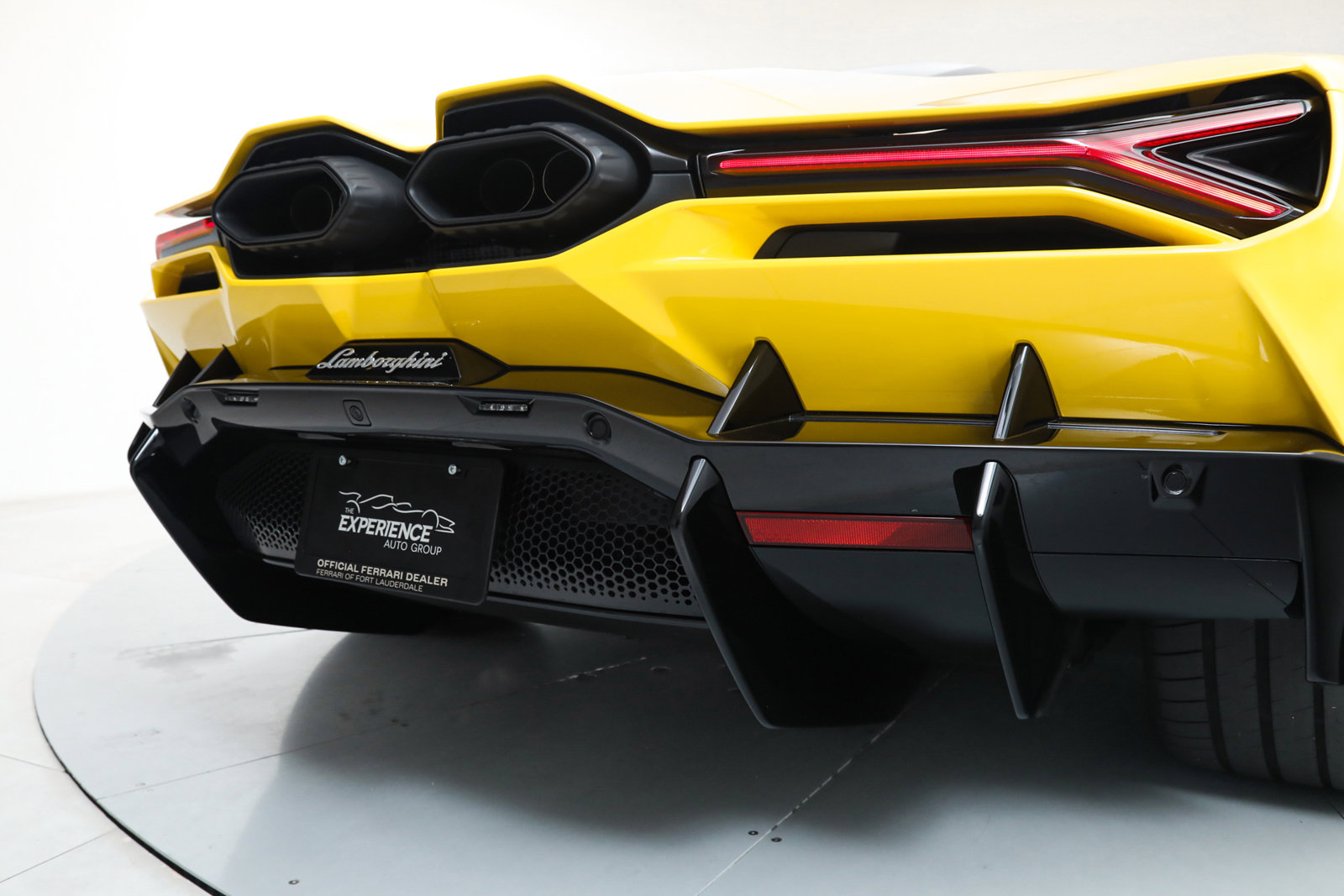 Used 2024 Lamborghini Revuelto image 17
