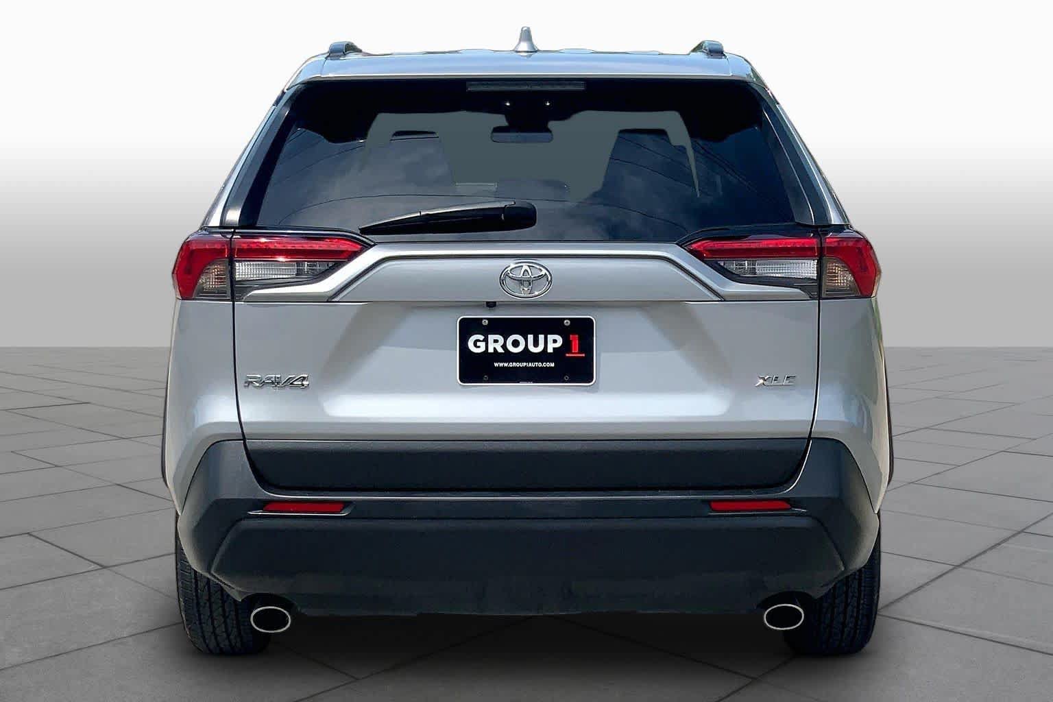 Used 2025 Toyota RAV4 XLE FWD image 8