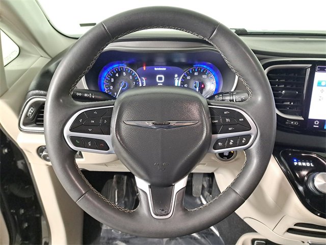Used 2023 Chrysler Pacifica Touring-L image 25
