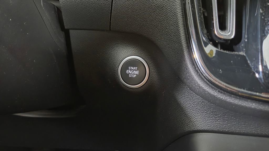 Used 2019 Volvo XC40 T5 Inscription image 20