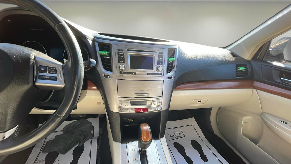 Used 2013 Subaru Outback 2.5i Limited AWD/4WD image 10