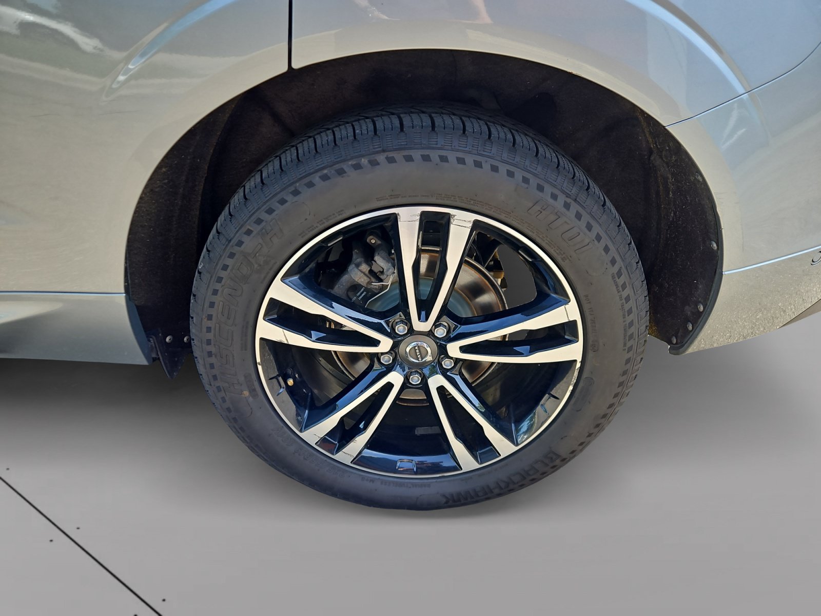 Used 2018 Volvo XC60 T5 Momentum w/ Vision Package AWD/4WD image 14