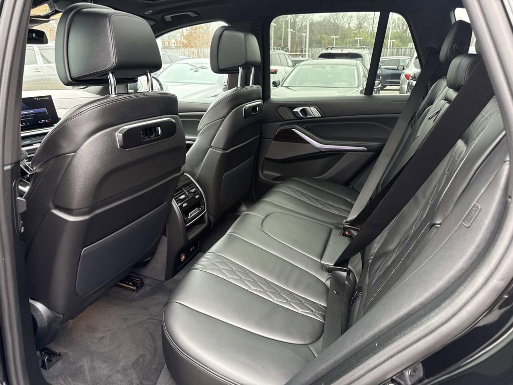 Used 2025 BMW X5 xDrive50e AWD/4WD image 31