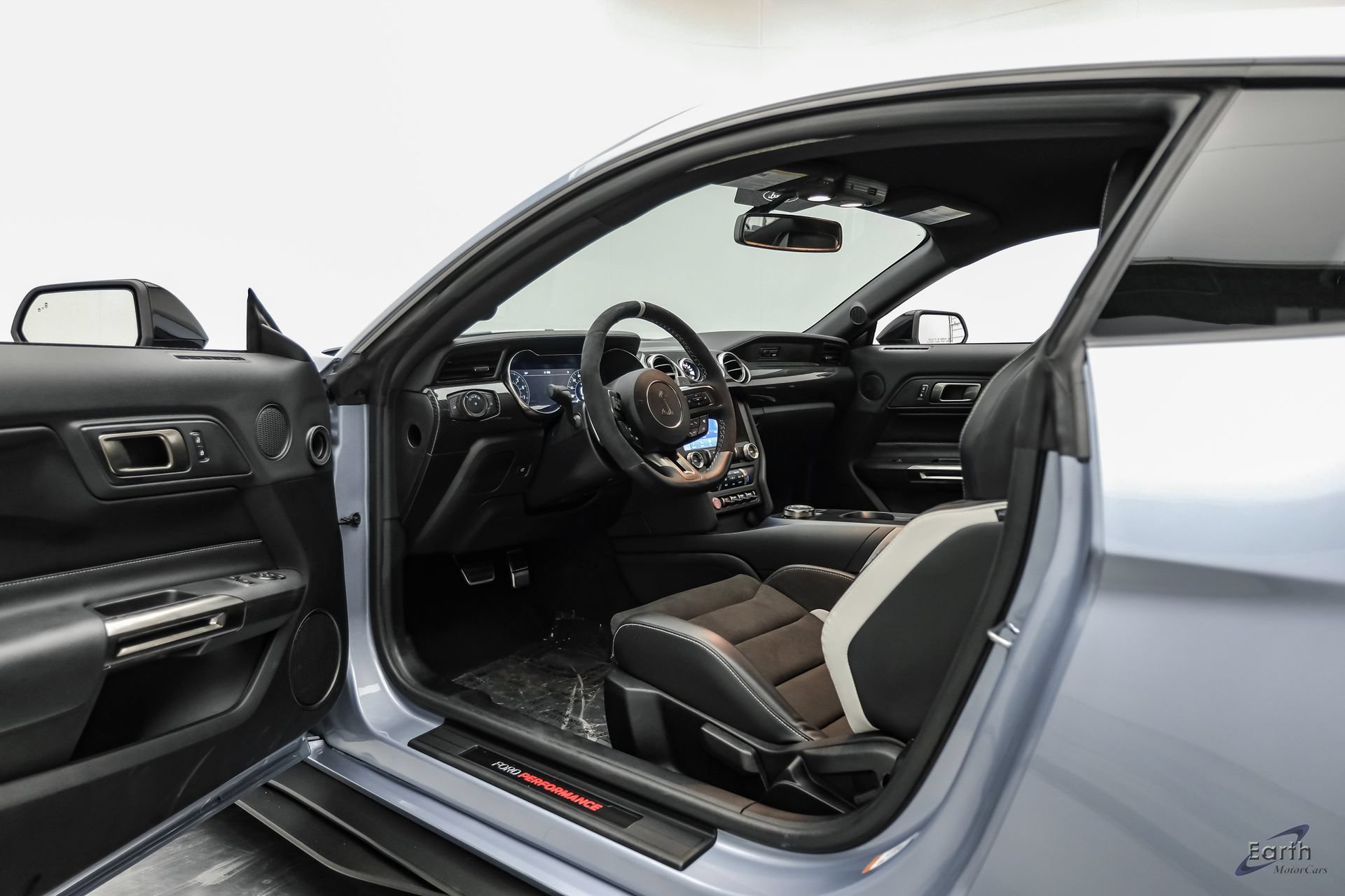 Used 2022 Ford Mustang Shelby GT500 w/ Carbon Fiber Track Pack RWD image 44