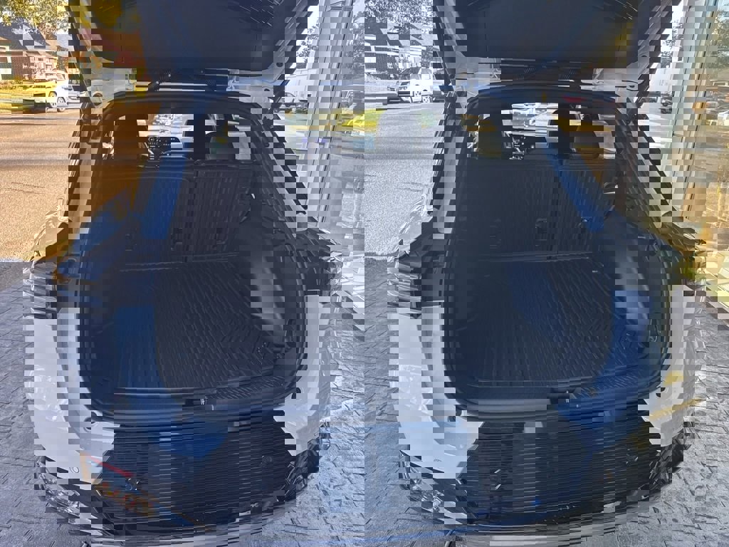 New 2026 Chevrolet Equinox EV LT image 15