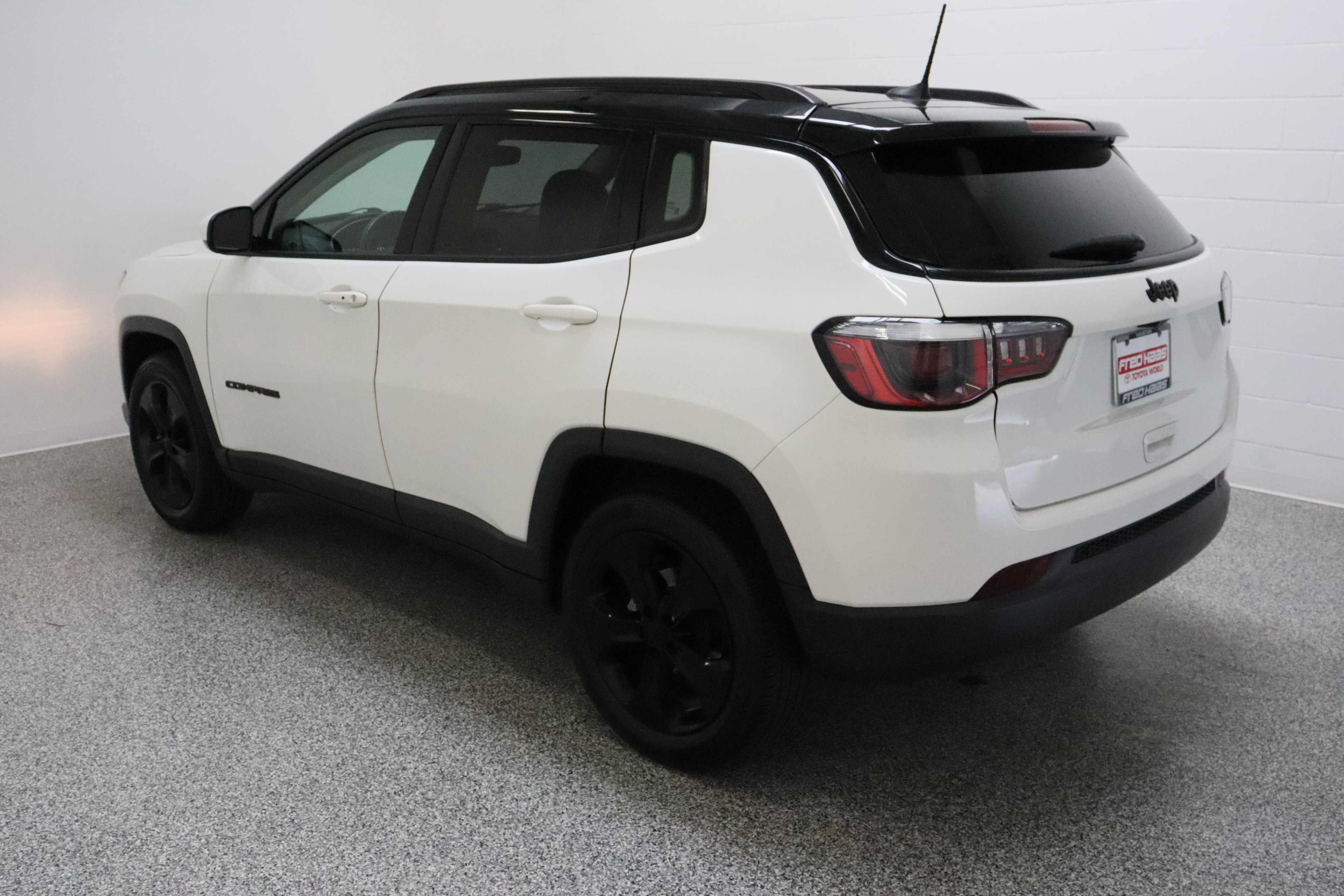 Used 2019 Jeep Compass Latitude image 9