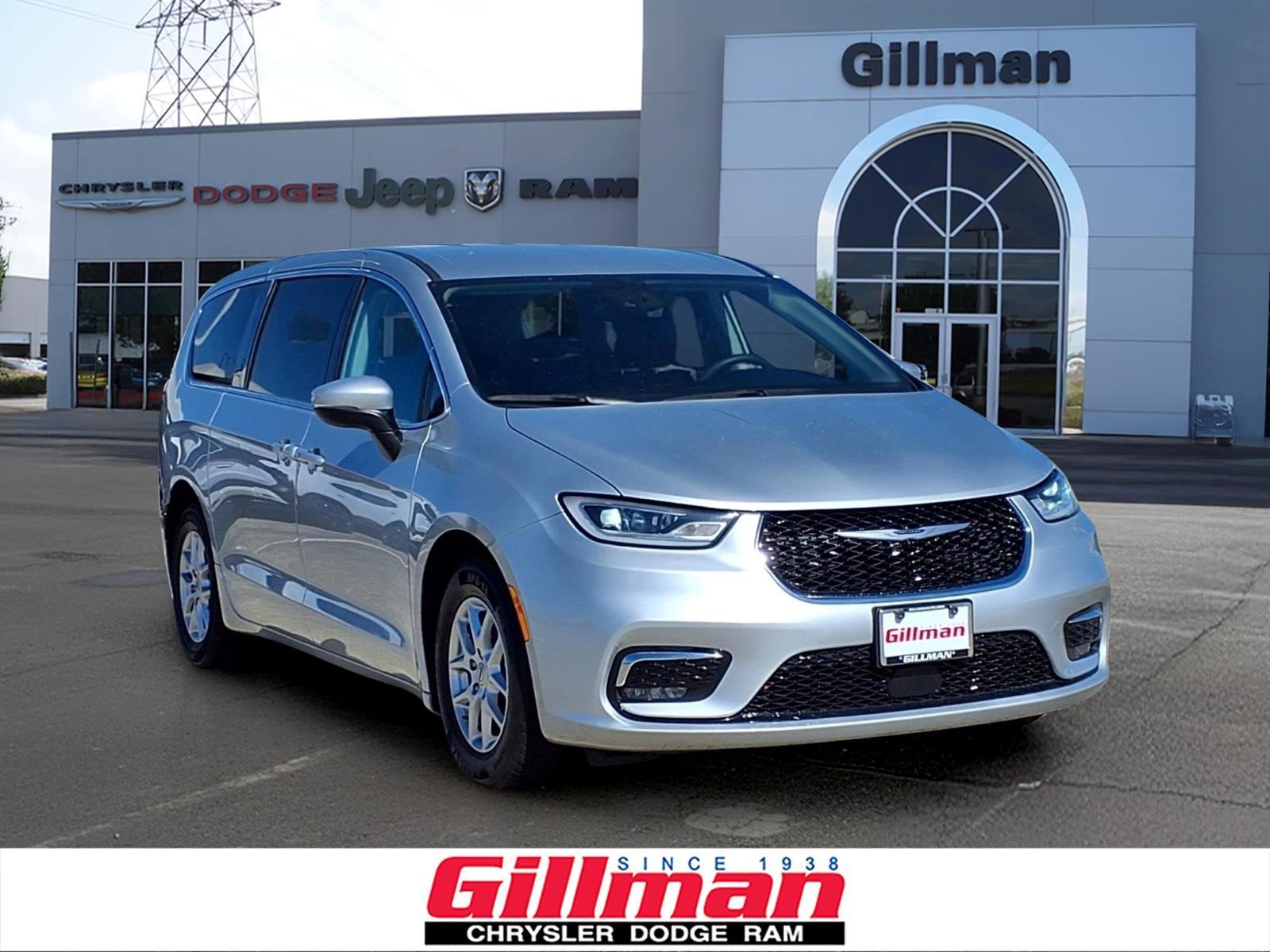 Used 2023 Chrysler Pacifica Touring-L FWD image 1