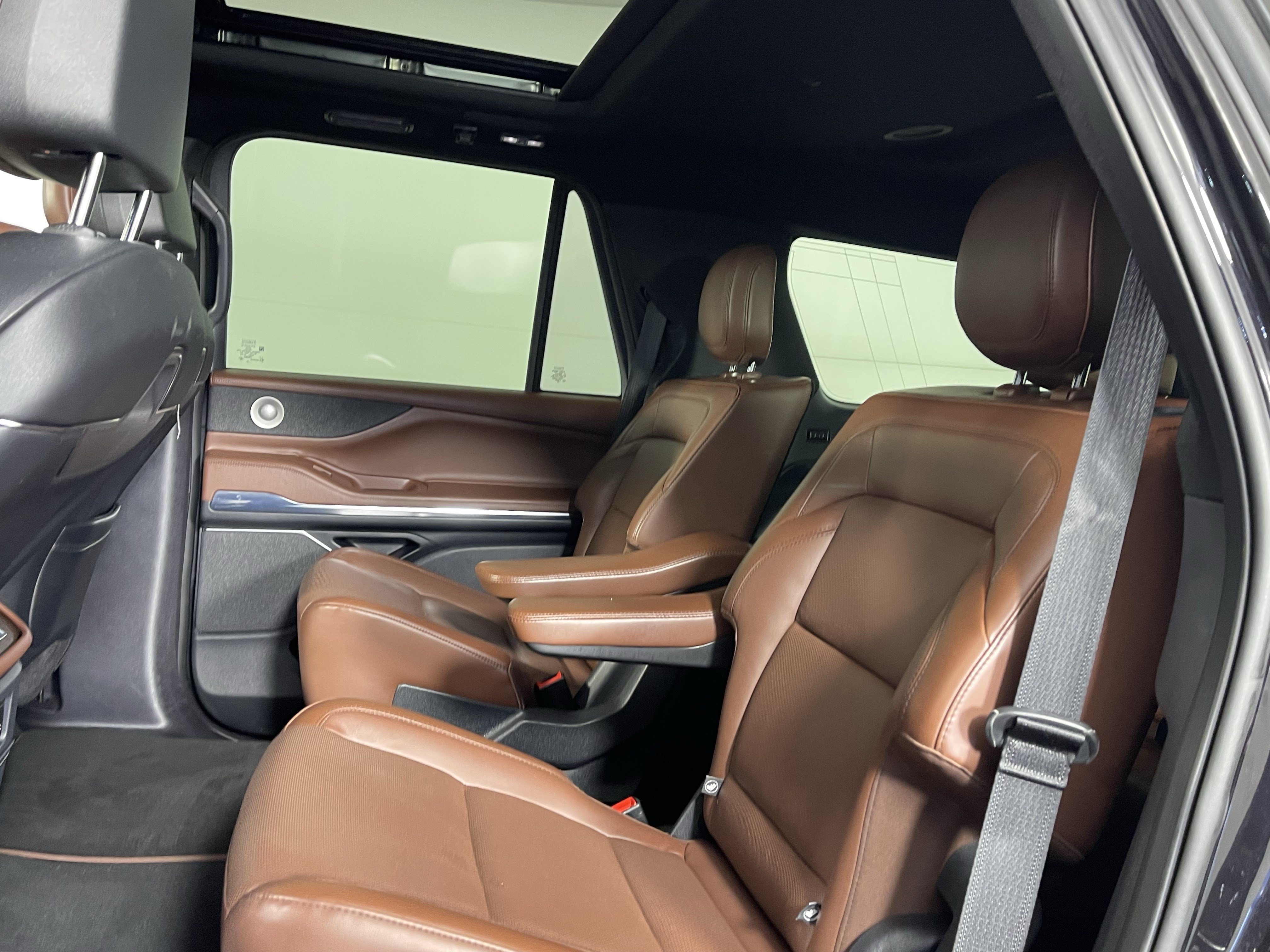 Used 2025 Lincoln Navigator Reserve AWD/4WD image 15