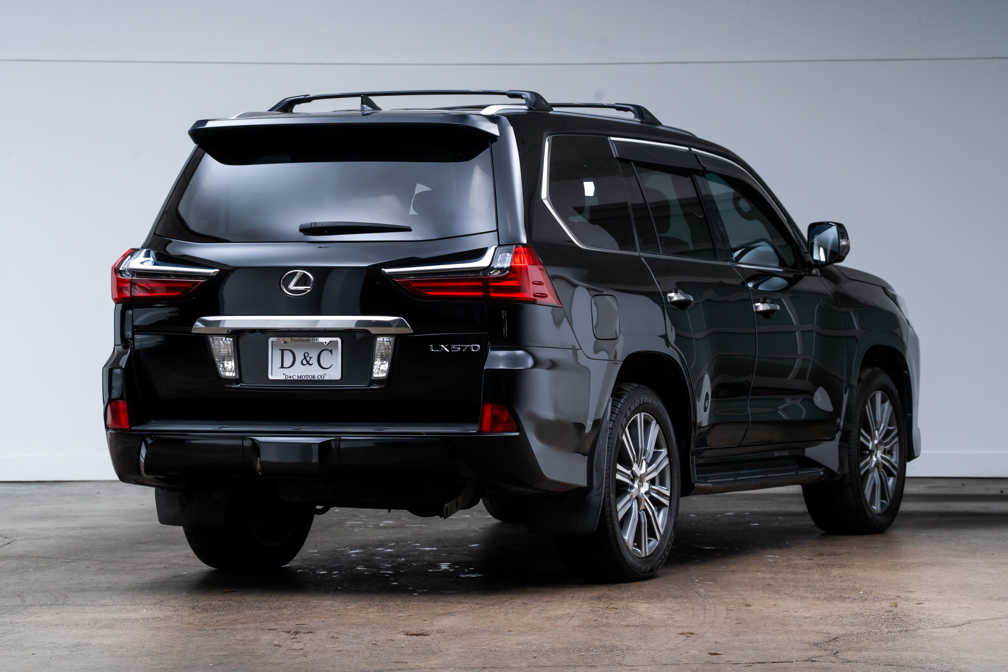 Used 2016 Lexus LX 570 4WD w/ Luxury Package image 6