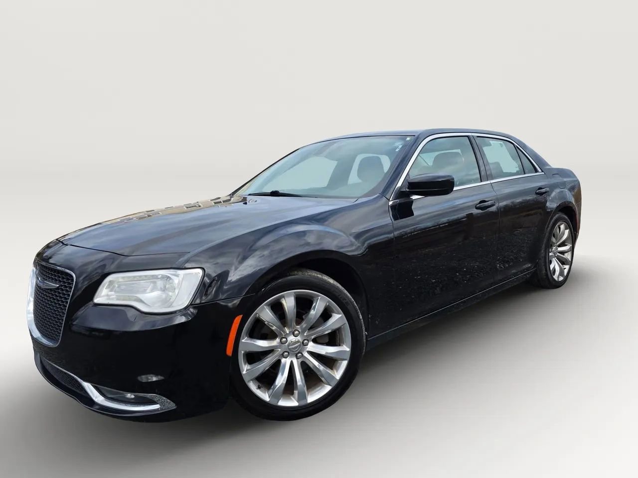 Used 2018 Chrysler 300 Touring L RWD image 2