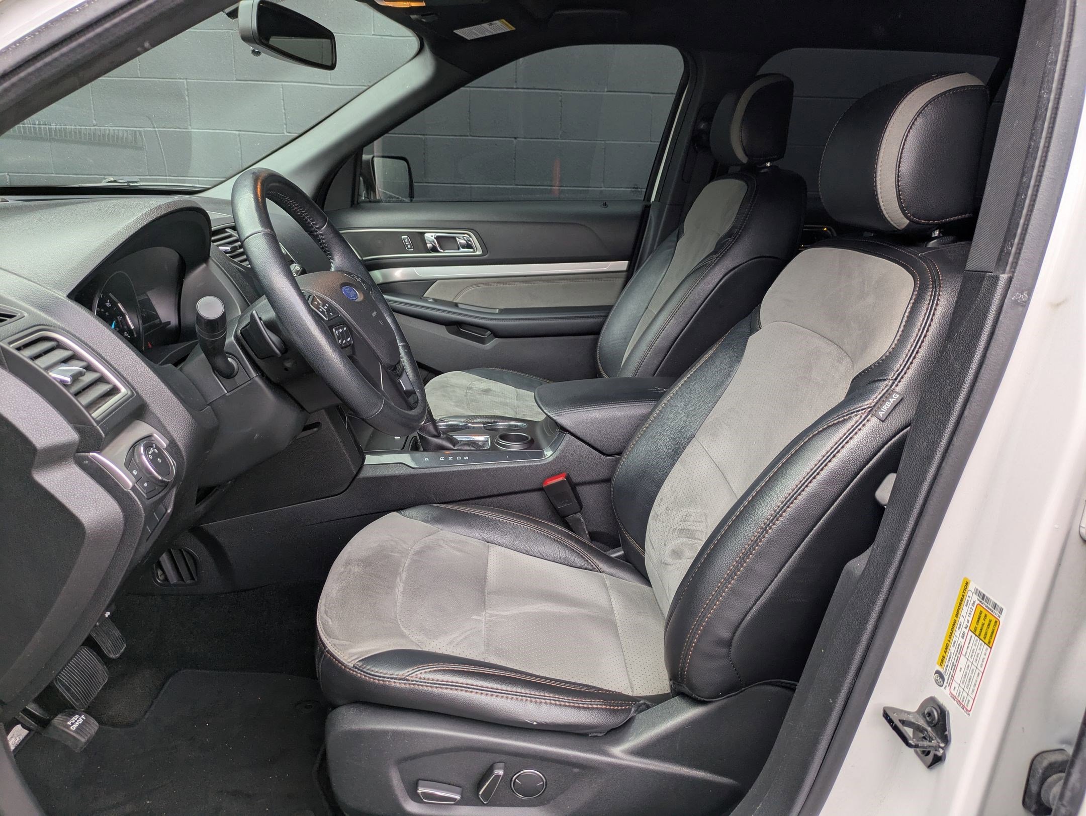 Used 2017 Ford Explorer XLT w/ Equipment Group 202A image 21