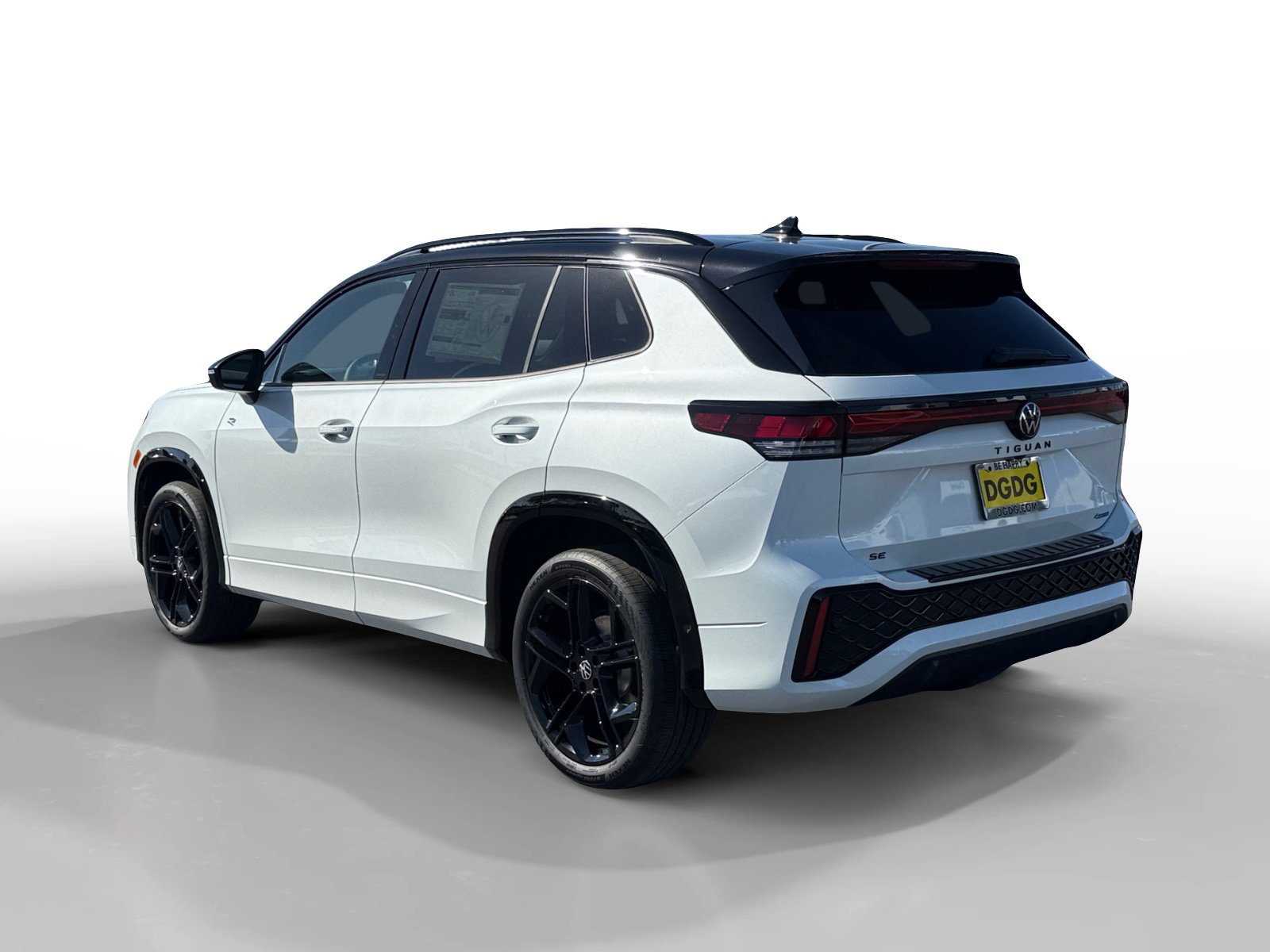 New 2026 Volkswagen Tiguan SE R-Line AWD/4WD image 3
