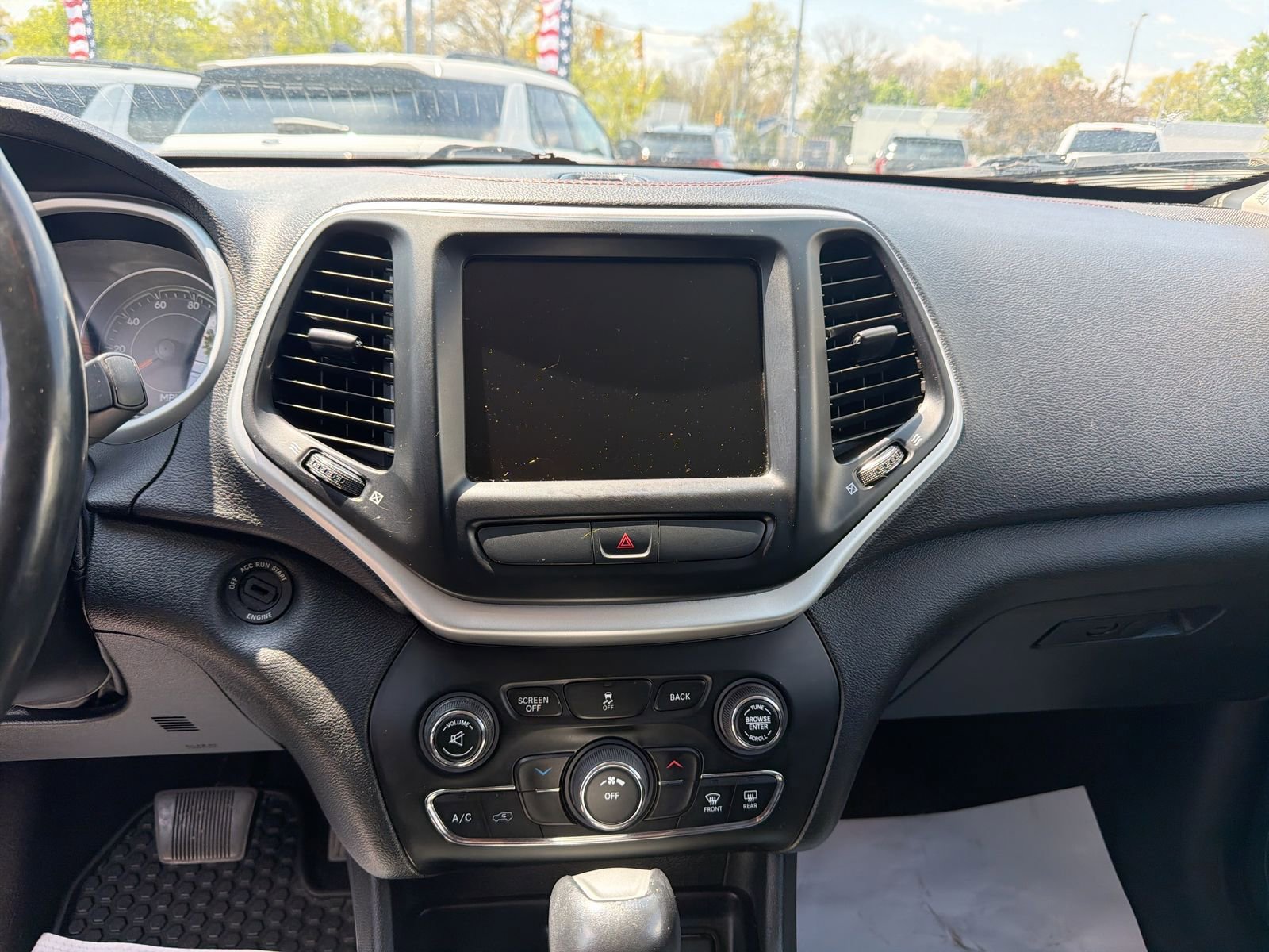 Used 2015 Jeep Cherokee Trailhawk w/ Cold Weather Group AWD/4WD image 31