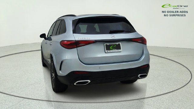 Used 2025 Mercedes-Benz GLC 300 4MATIC image 5