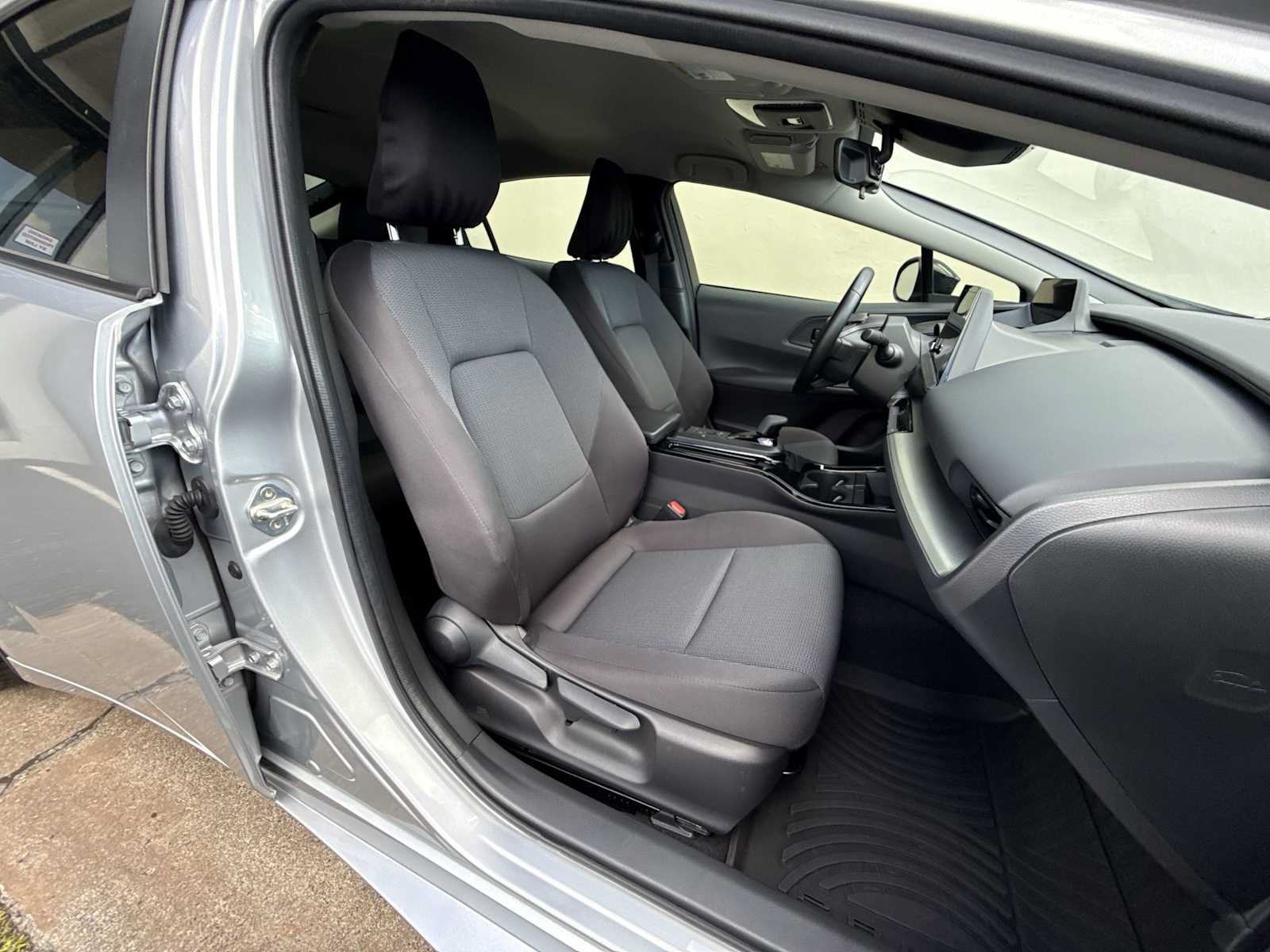 Used 2024 Toyota Prius LE FWD image 24