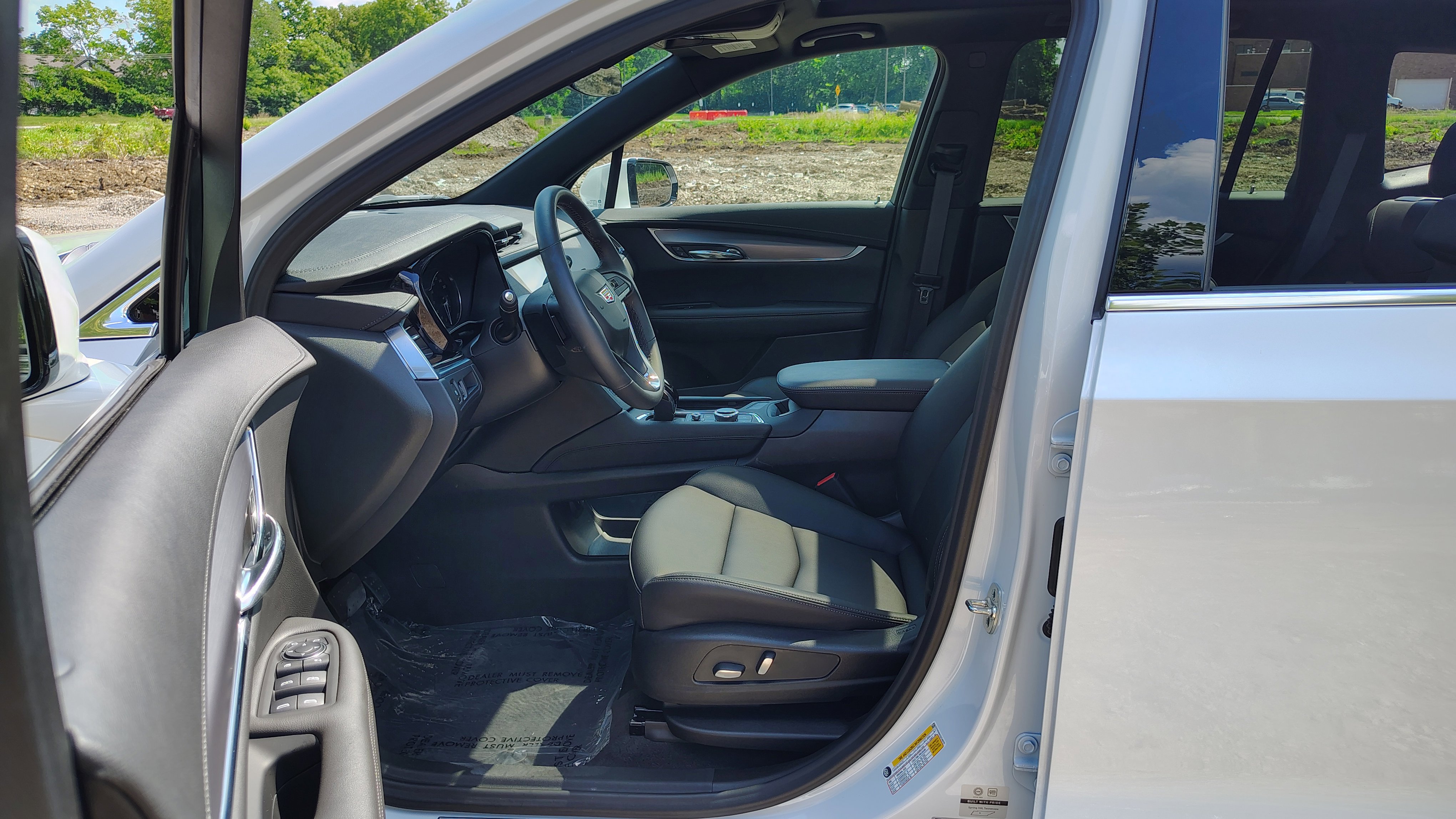 New 2025 Cadillac XT6 Luxury w/ LPO, Premium Carpet Package image 9