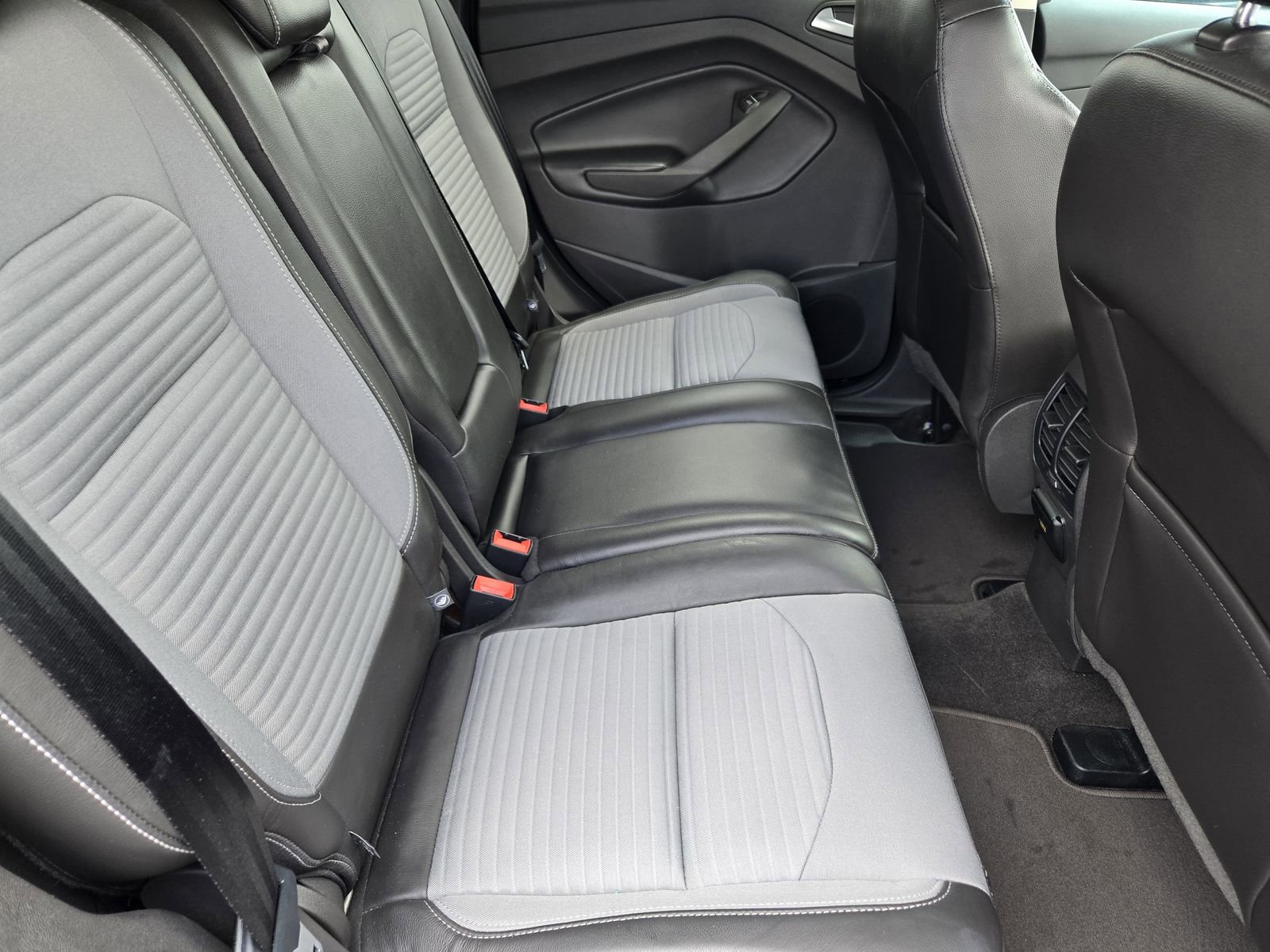 Used 2017 Ford Escape SE w/ Equipment Group 201A FWD image 28