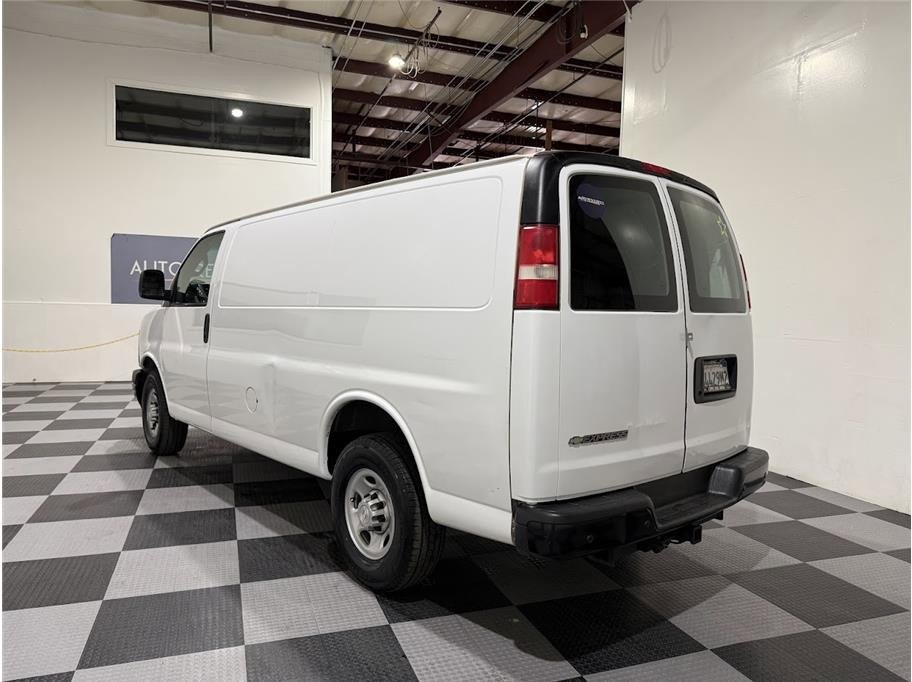 Used 2017 Chevrolet Express 2500 image 7